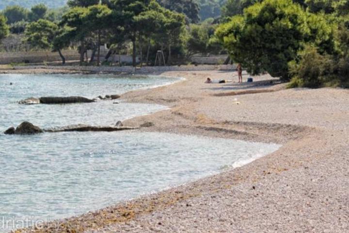 Brač, Supetar, poljoprivredno zemljište s pogledom na more