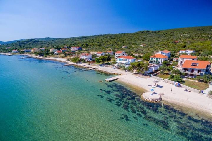 Otok Pašman, Dobropoljana, građevinsko zemljište 1. 373 m2