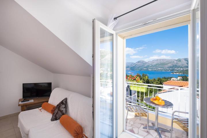 Cavtat, Vila s 14 apartmana 252 m2