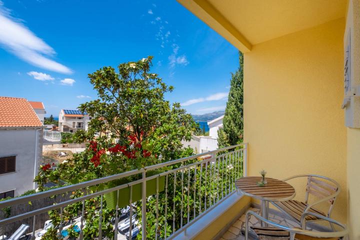 Cavtat, Vila s 14 apartmana 252 m2