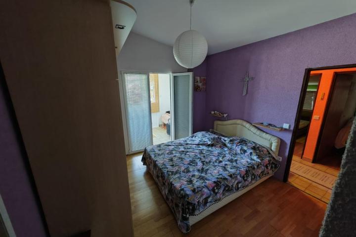 Zadar, Pag, kuća s pet apartmana i pogledom na more, 867, 39 eur/m2