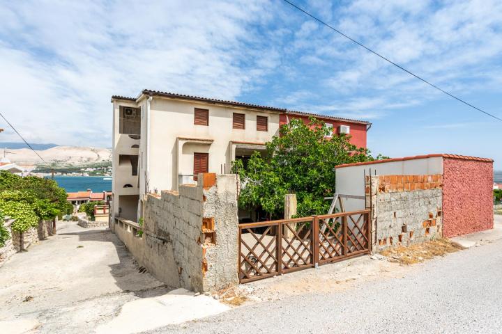 Zadar, Pag, kuća s pet apartmana i pogledom na more, 867, 39 eur/m2