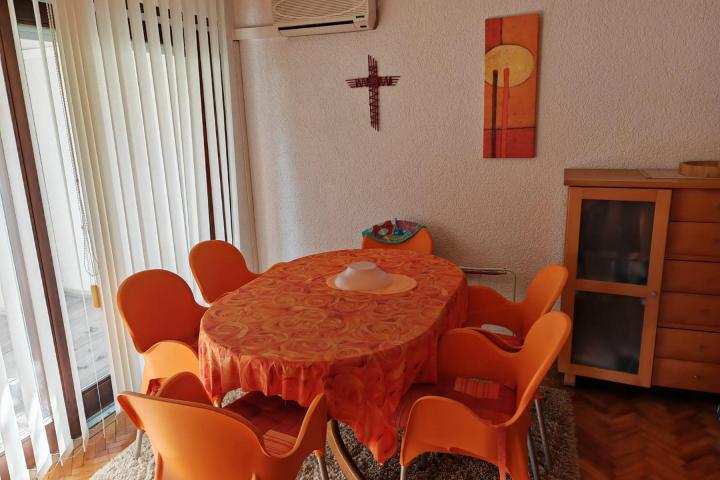 Zadar, Pag, kuća s pet apartmana i pogledom na more, 867, 39 eur/m2