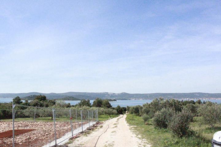 Zadar, Sv. Petar NM-Turanj atraktivno građevinsko zemljište 869m2, pristupni put s infrastrukturom