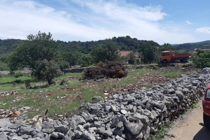 Brač, građevinsko zemljište