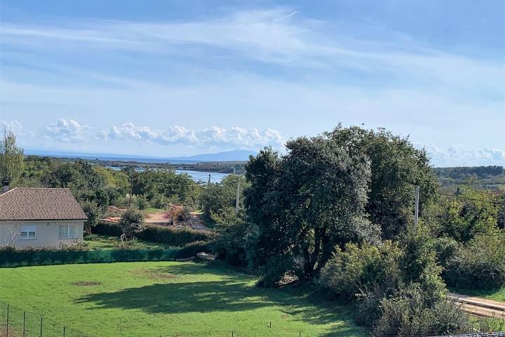 Istra, okolica Pule, novogradnja vrhunska Villa s bazenom 460 m do mora