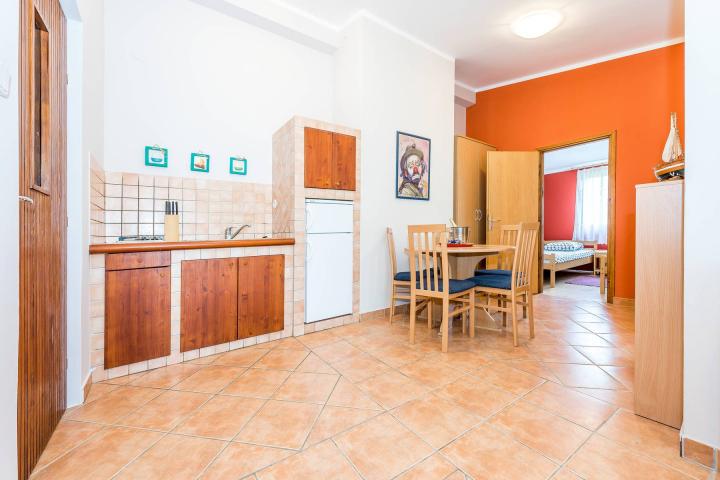 Šibenik, Grebaštica, kuća s apartmanima drugi red od mora