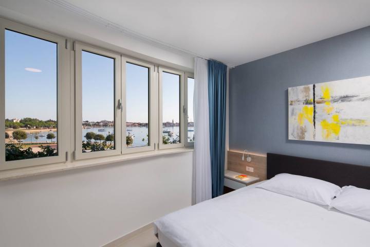 Istra, Umag, penthouse opremljen apartman, terasa, pogled na more D30