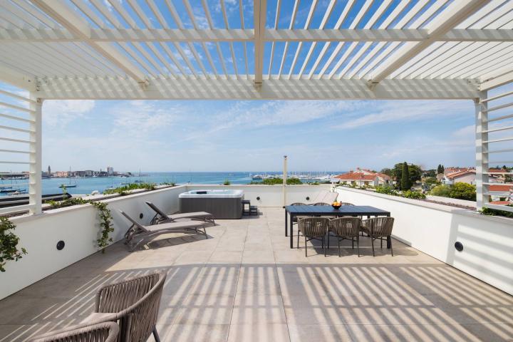 Istra, Umag, penthouse opremljen apartman, terasa, pogled na more D30