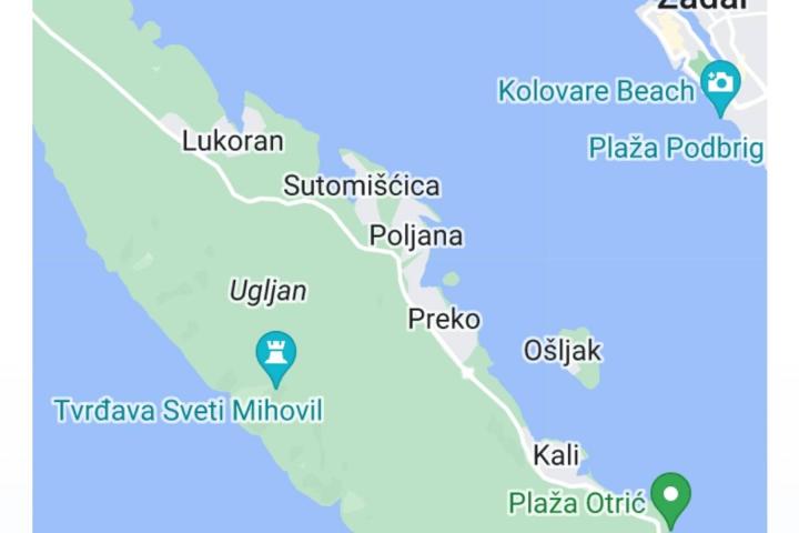 Zadar, otok Ugljan, građevinsko zemljište površine 1015 m2 uz more