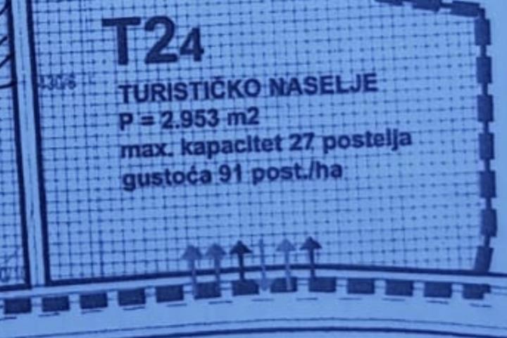 Istra, Premantura, građevinsko zemljište T2 zona 3020 m2  - 400 m od mora