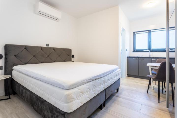 Vodice, Srima prekrasan penthouse, 50 metara od mora