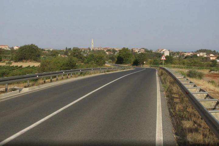 Istra, Vodnjan građevinsko zemljište 900 m2 u uređenom okruženju