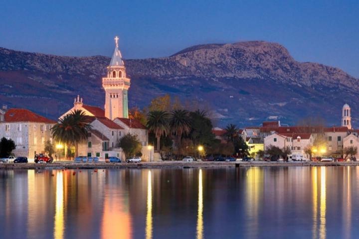 Split, Kaštel Štafilić, prekrasna vila za stanovanje i odmor