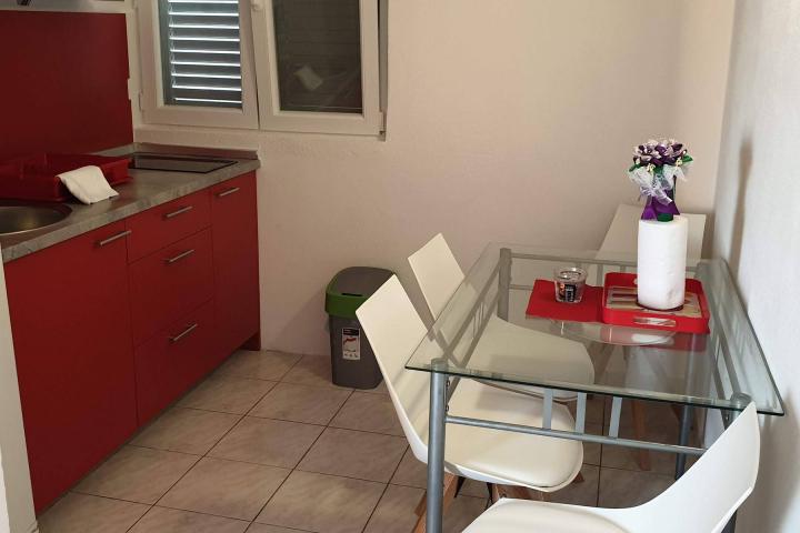 Nin, Ždrijac, prekrasna apartmanska vila, prvi red do mora