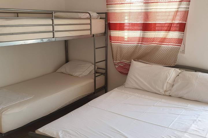 Nin, Ždrijac, prekrasna apartmanska vila, prvi red do mora