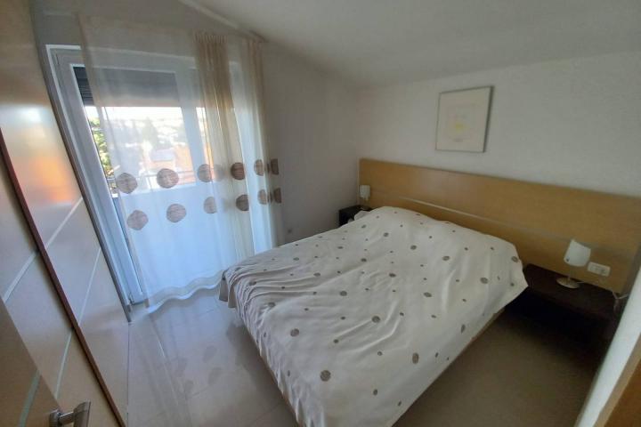 Pula, Pješčana uvala, Penthouse s pogledom na more, vrtom, parking mjestom, NKP 150 m2