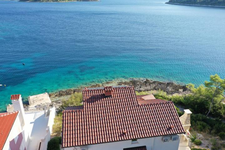 Korčula, lijepa kuća u prvom redu do mora, 250m2