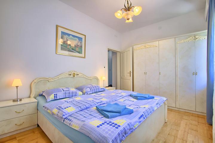 Poreč, ekskluzivna vila s 430 m2, atraktivna lokacija