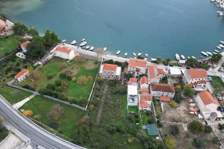 Dubrovnik-okolica, kamena vila 600 m2 prvi red do mora