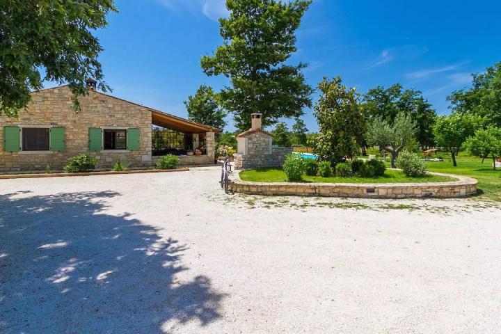 Istra, Bale, vila s bazenom na imanju od 30. 000 m2 u osami