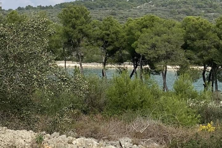 Zadar, Kali na otoku Ugljanu, građevinski teren s pogledom na more