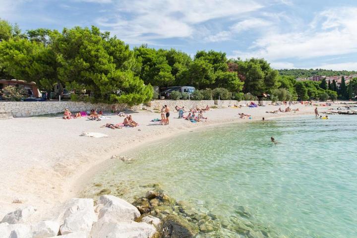 Okrug Gornji, prekrasna kuća, drugi red do mora