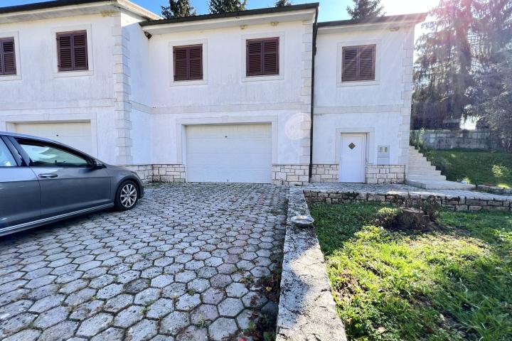 Pazin, Cerovlje - 240 m2 kuće s građevinskom okućnicom od 755 m2