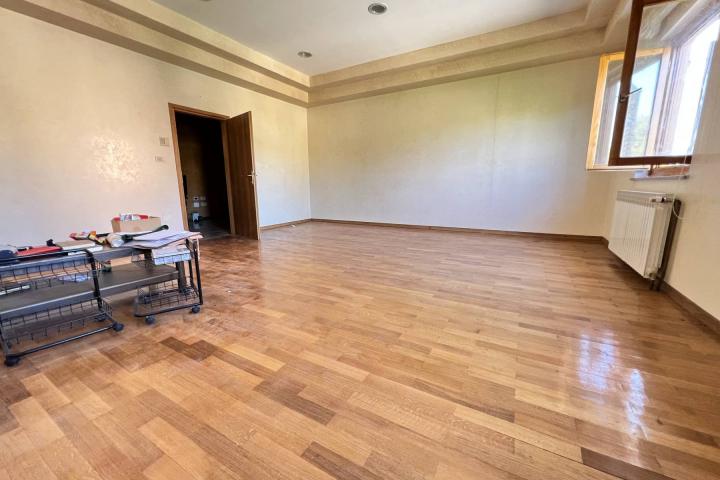 Pazin, Cerovlje - 240 m2 kuće s građevinskom okućnicom od 755 m2