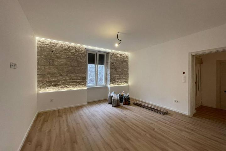 Istra, Pula, renoviran stan na top lokaciji, NKP 71, 96 m2