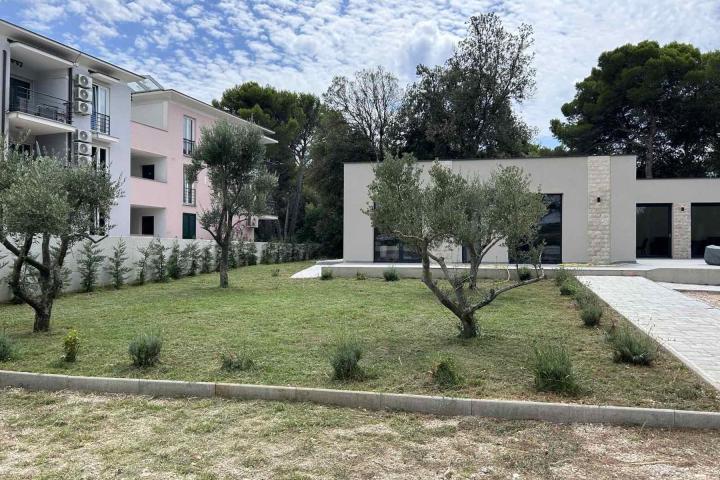 Istra, Rovinj, vila moderne arhitekture na 300 metara od mora