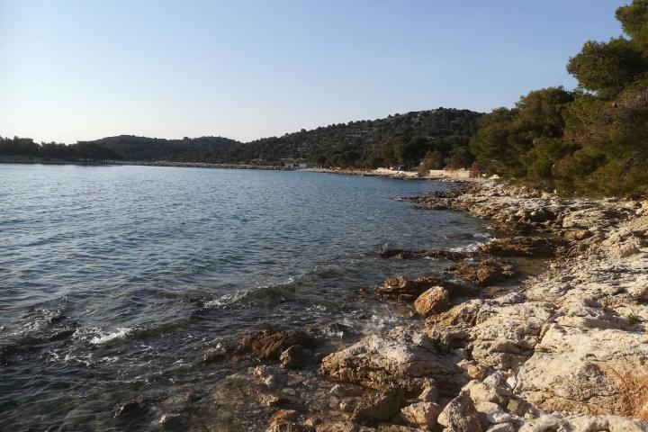 Otok Murter, prodaja zemljišta 1. 295 m2, prvi red do mora  