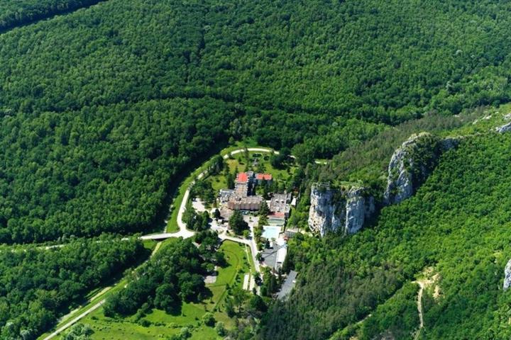 Motovun: hotel, zdravstveni centar, spa resort usred Istre: ogromni potencijal!!!