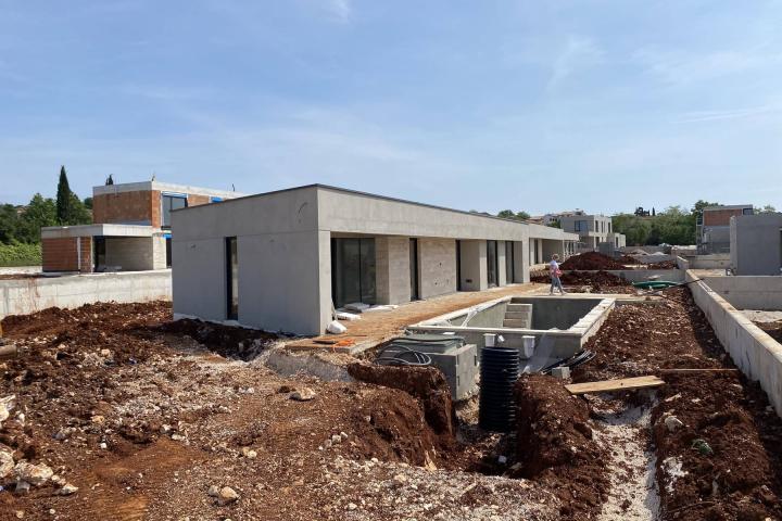 Istra, Kaštelir -  Labinci, moderna urbana vila NKP 160 m2 s velikom okućnicom