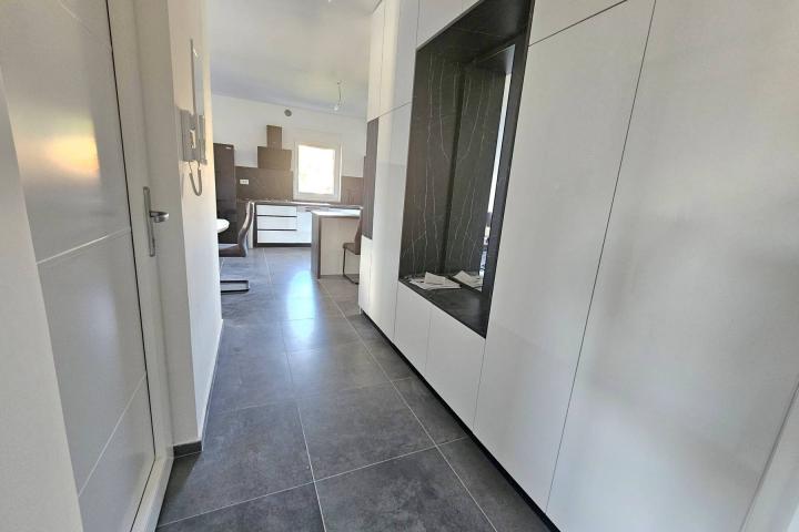 Rijeka, Srdoči, potpuno opremljen PENTHOUSE u novogradnji NKP 116 m2