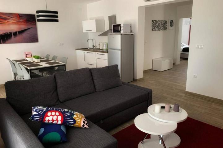 Medulin, prekrasna villa s 3 apartmana, bazenom i vrtom