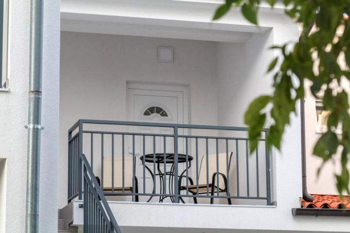 Medulin, prekrasna villa s 3 apartmana, bazenom i vrtom