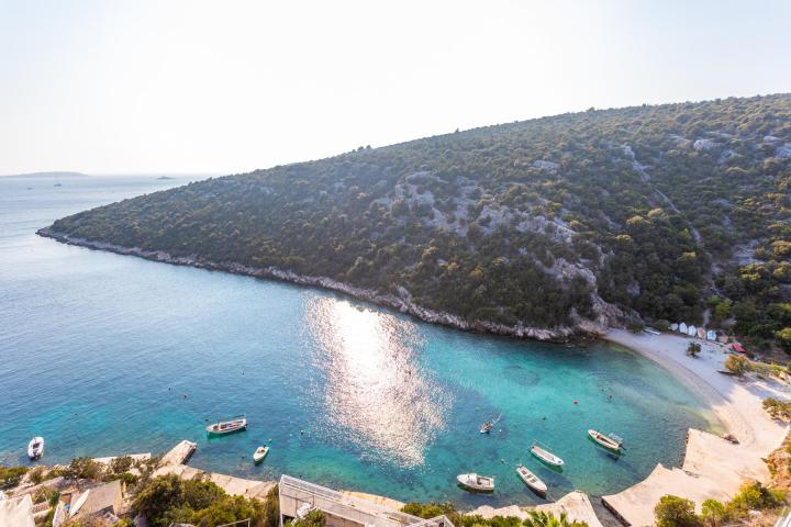 Marina, Vinišće, građevinsko zemljište s pogledom na more, površine 1060 m2