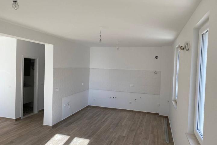 Bol, atraktivan trosoban apartman NKP 87, 67 m2 s vrtom NOVOGRADNJA