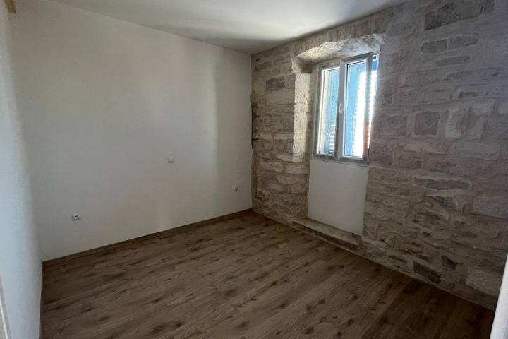 Otok Korčula, Žrnovo, Kamena kuća 160m2