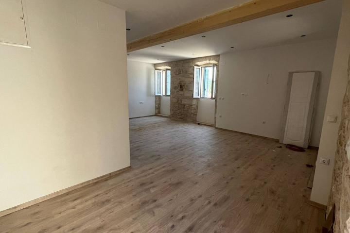 Otok Korčula, Žrnovo, Kamena kuća 160m2