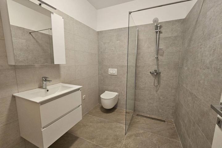 Rijeka, Srdoči, novouređen PENTHOUSE u novogradnji NKP 116 m2