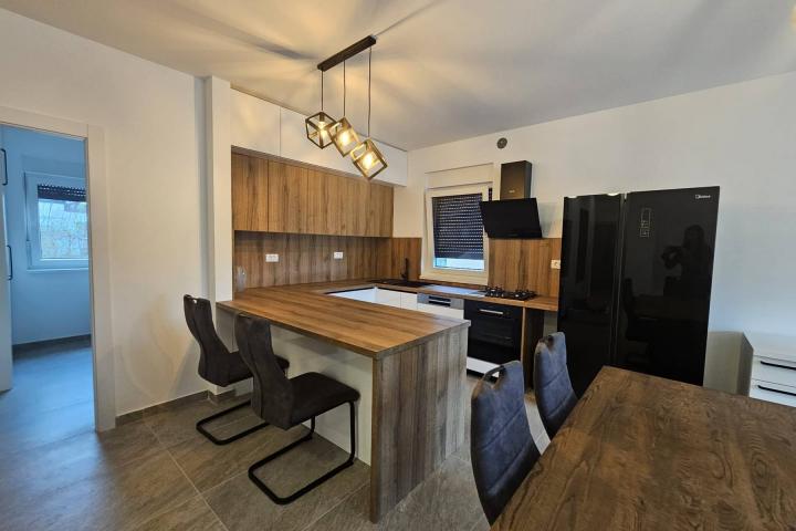 Rijeka, Srdoči, novouređen PENTHOUSE u novogradnji NKP 116 m2