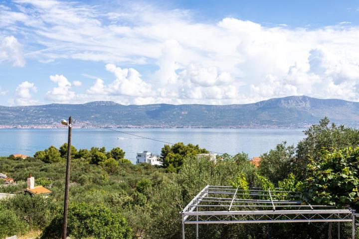 Čiovo, lijepa samostojeća kuća s otvorenim pogledom na more