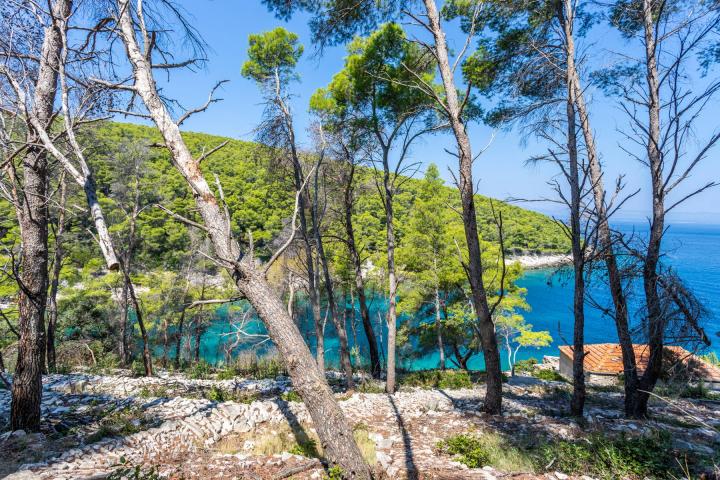 Korčula, atraktivno građevinsko zemljište 1. red uz more