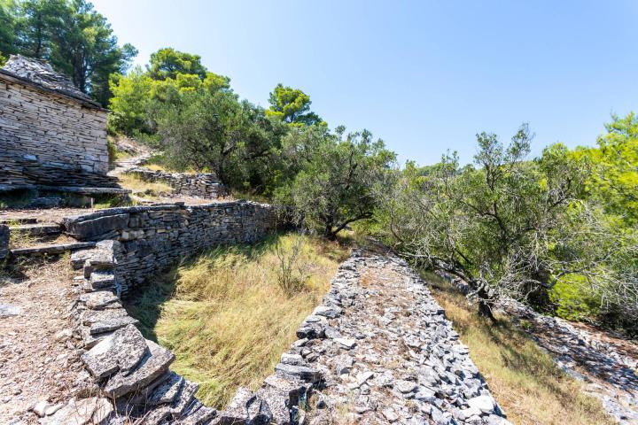 Korčula, atraktivno građevinsko zemljište 1. red uz more