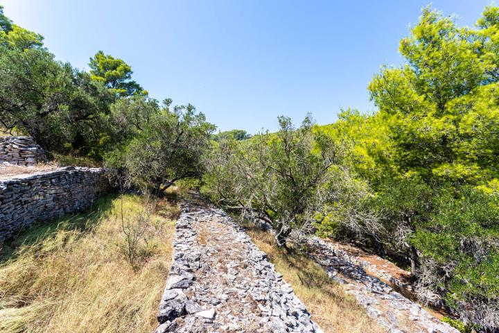 Korčula, atraktivno građevinsko zemljište 1. red uz more