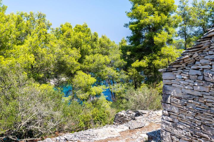 Korčula, atraktivno građevinsko zemljište 1. red uz more