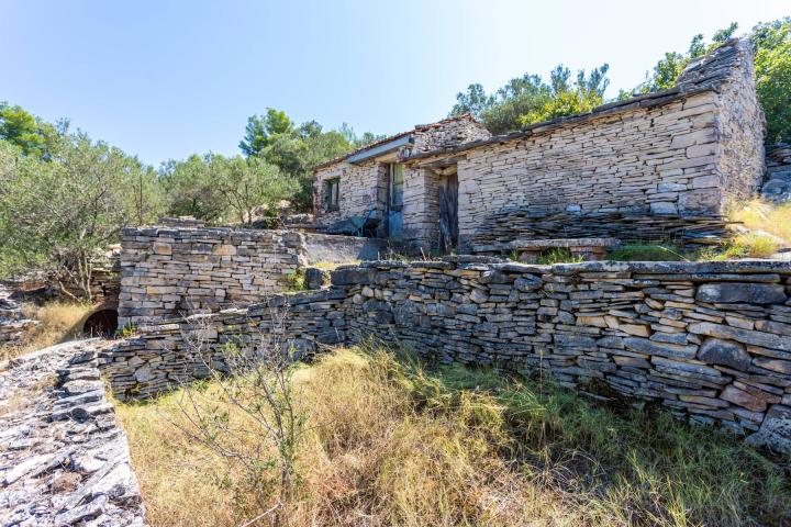 Korčula, atraktivno građevinsko zemljište 1. red uz more