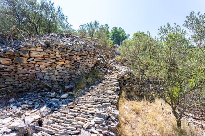 Korčula, atraktivno građevinsko zemljište 1. red uz more